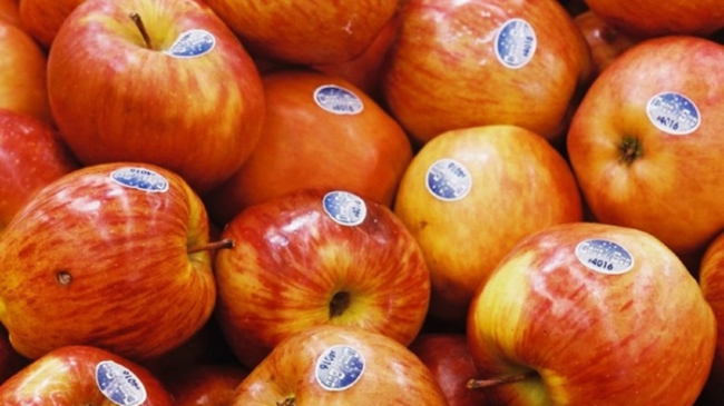 Pericolul din fructe și legume, dezvăluit de etichetă