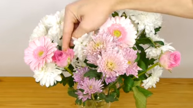 Cum să punem corect florile în vază