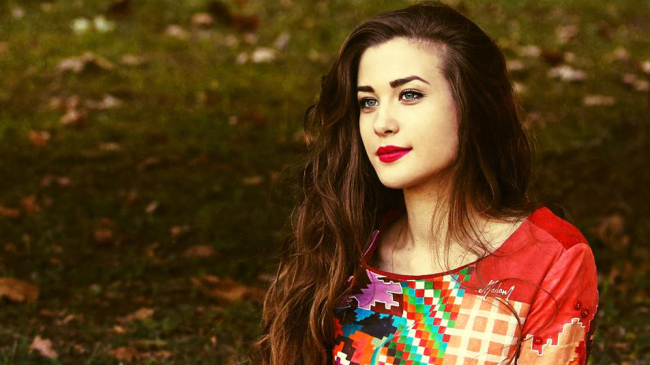 Irina Madan își expune creațiile într-un magazin din centrul Parisului