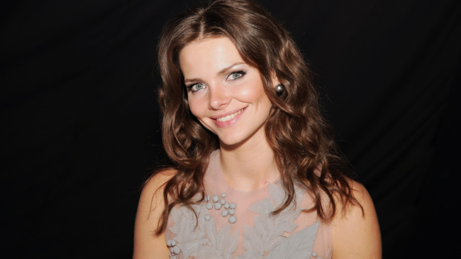 Елизавета Боярская продаст свадебное платье, чтобы спасти друга