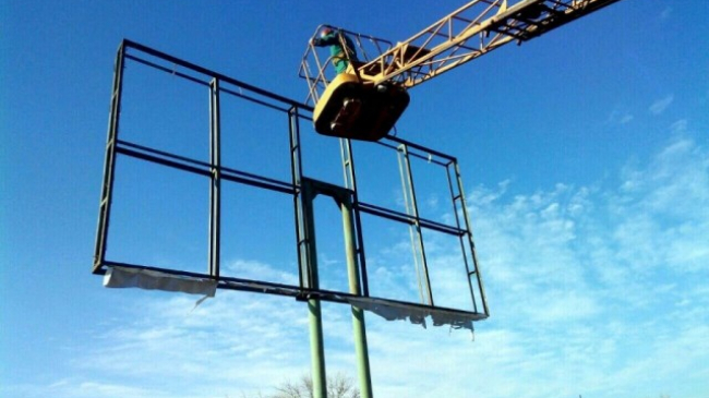 На главных улицах Кишинева снимут рекламные щиты