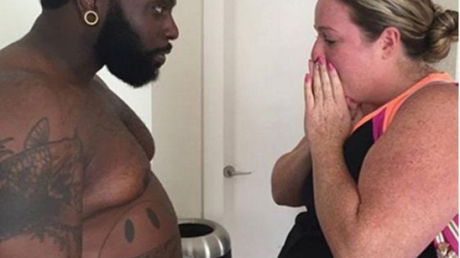 Un antrenor s-a îngrăşat enorm pentru a slăbi alături de clienta sa