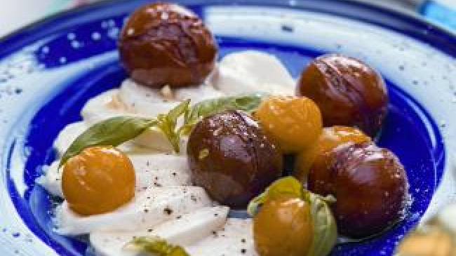 Caprese cu roșii coapte