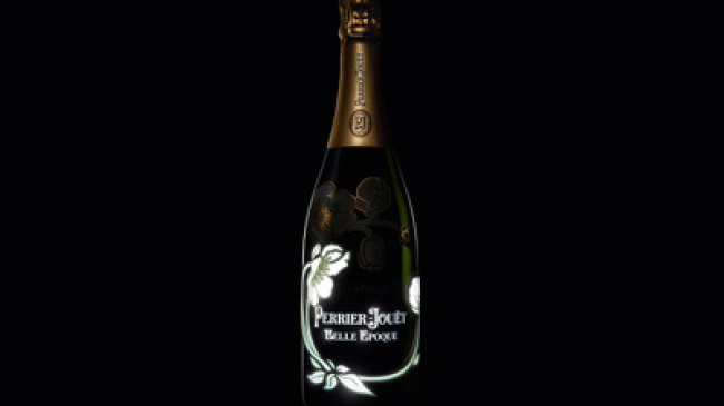 Во Франции шампанское для полуночников снабдили светящейся этикеткой