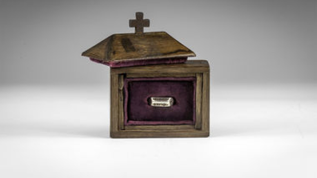 На торгах в Лондоне за рекордные $420 тыс. продано кольцо Жанны д'Арк