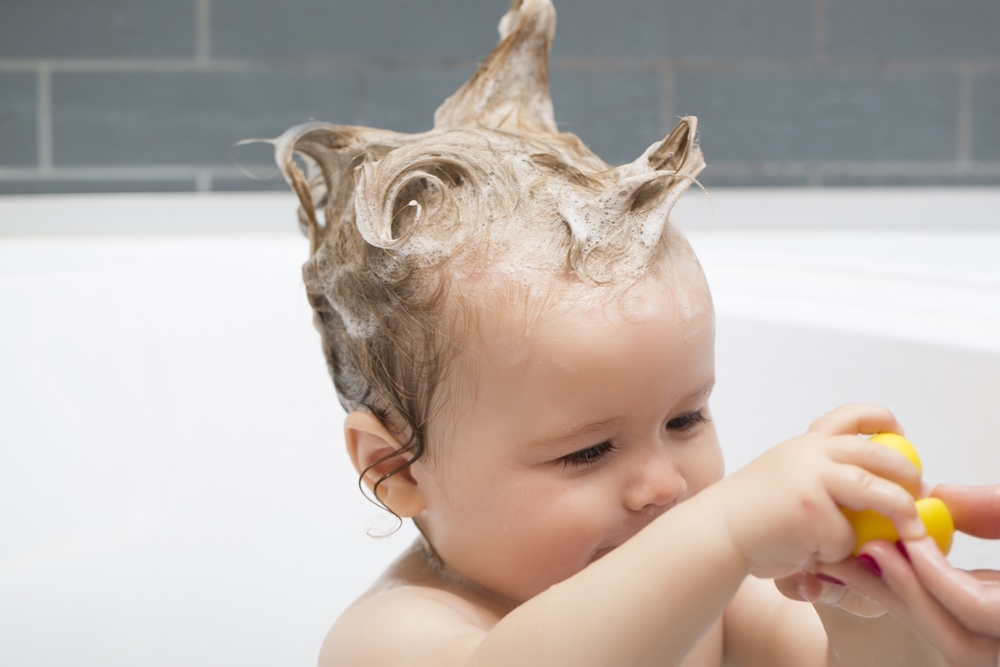 Почему ребенок боится мыть волосы